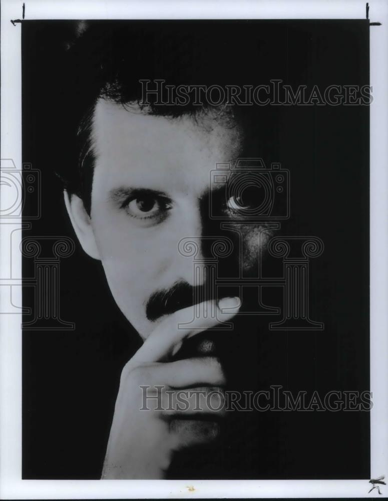 1990 Press Photo Michael Franks at The Front Row Theater - cvp18252 - Historic Images