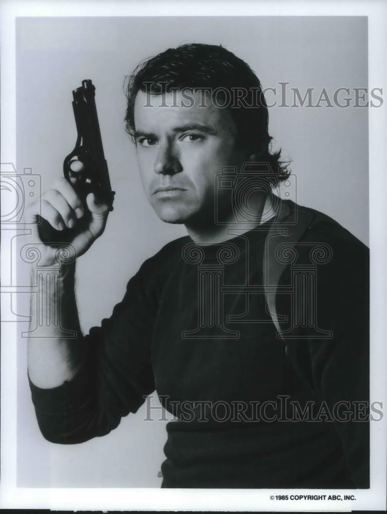 1985 Press Photo Robert Urich stars in title role on Spenser: For Hire - Historic Images