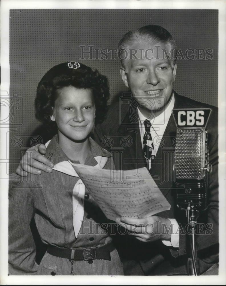 1945 Press Photo Nelson Eddy Baritone Singer Actor and Maureen Meyer Girl Scout - Historic Images