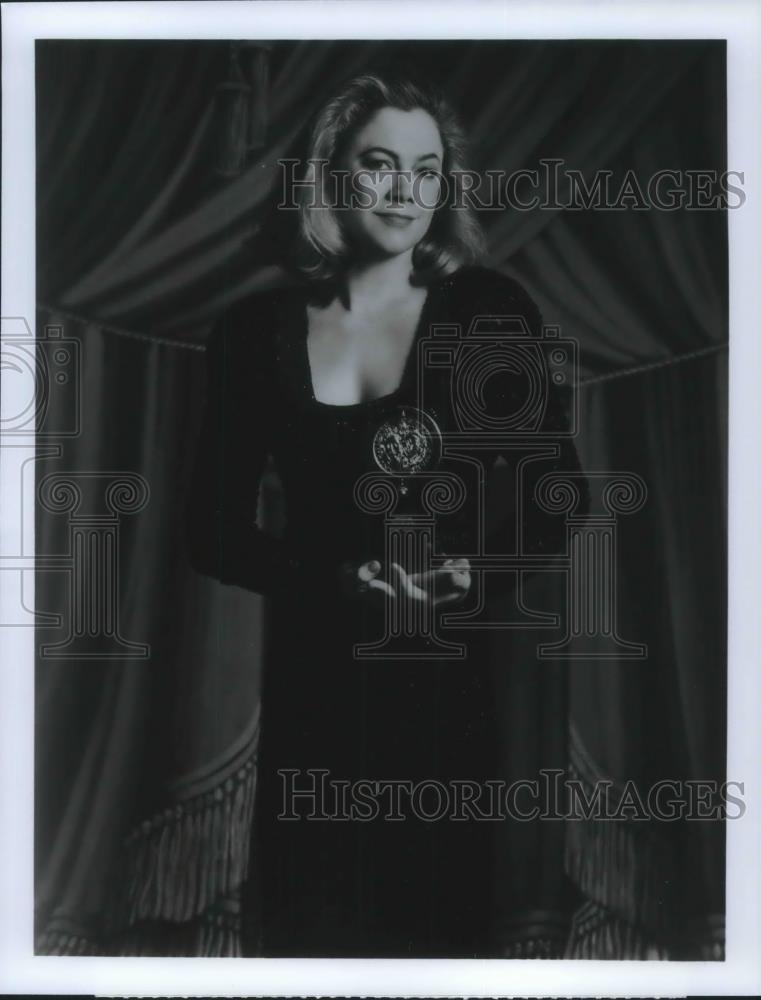 1990 Press Photo Kathleen Turner at 44th Annual Tony Awards - cvp10645 - Historic Images