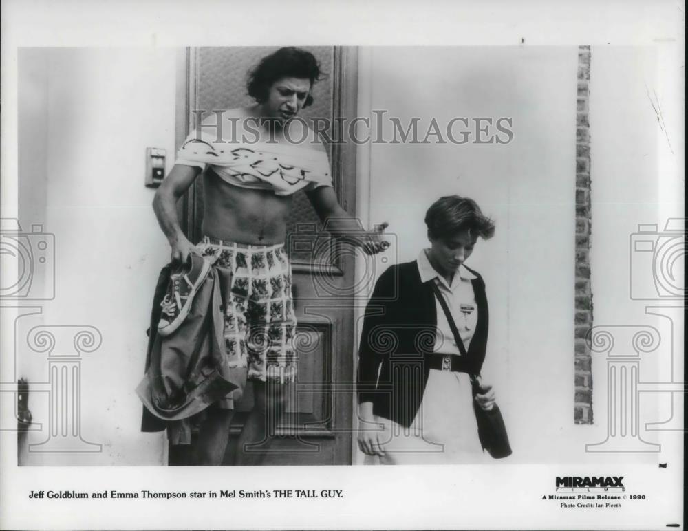 1990 Press Photo Jeff Goldblum and Emma Thompson in a scene from The Tall Guy - Historic Images