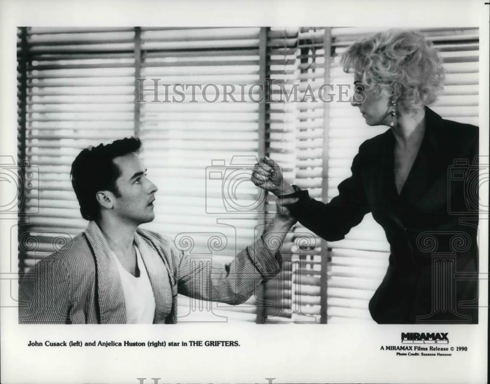 1990 Press Photo John Cusack &amp; Anjelica Huston in The Gifters - cvp12521 - Historic Images