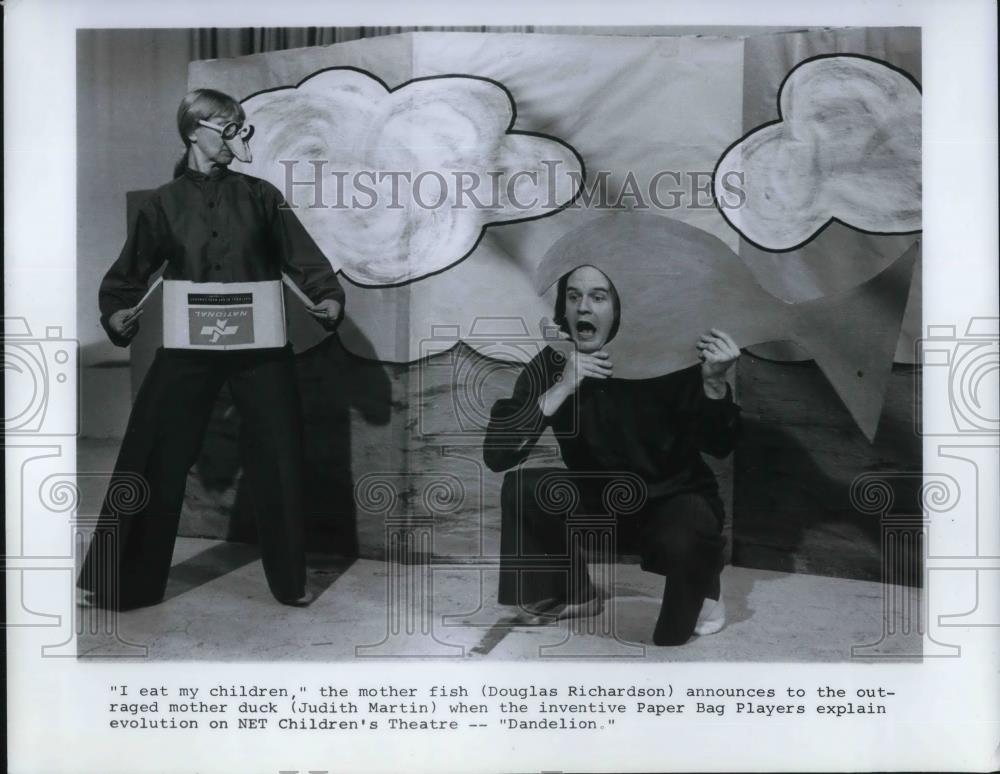 Press Photo Douglas Richardson and Judith Martin In Dandilion - cvp19197 - Historic Images