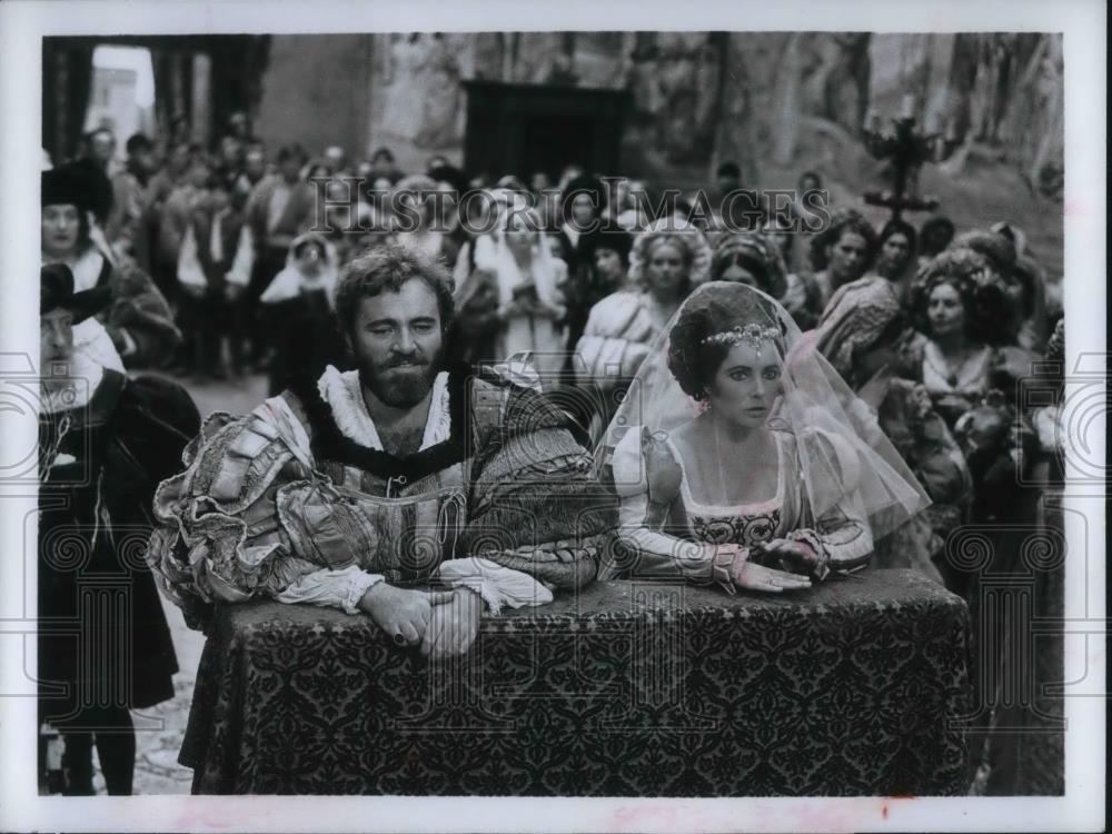 1973 Press Photo Richard Burton Elizabeth Taylor in The Taming of the Shrew - Historic Images