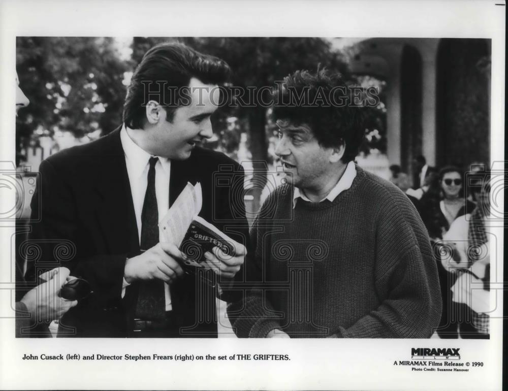 1990 Press Photo John Cusak &amp; Director Stephen Frears of The Grifters - Historic Images