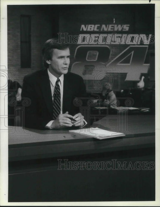 1984 Press Photo Tom Brokaw NBC Anchorman with Decision '84 - cvp02694 - Historic Images