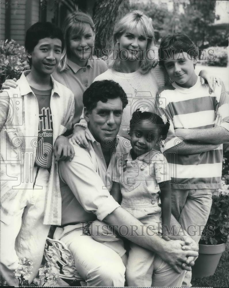 1986 Press Photo Ke Huy Quan, Katie O&#39;Neill, Dee Wallace Stone, Scott Grimes - Historic Images