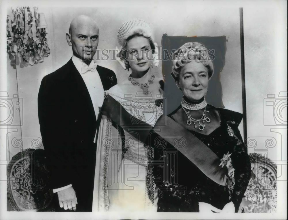 1965 Press Photo Ingrid Bergman Yul Brynner and Helen Hayes in Anastasia - Historic Images