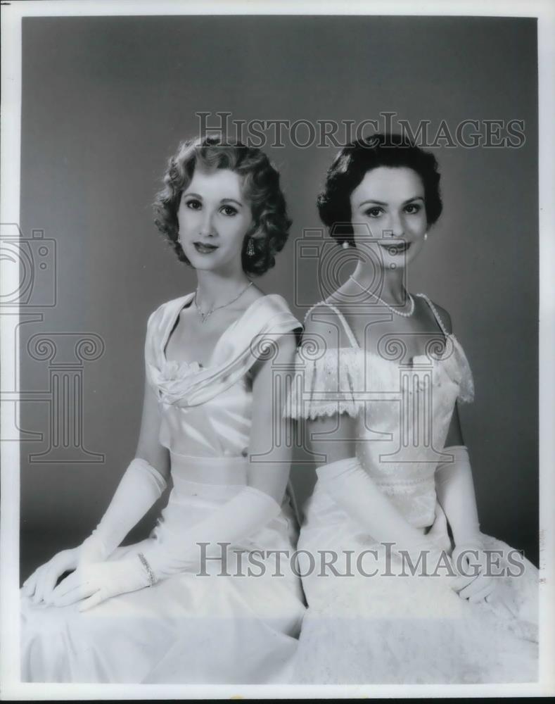 1982 Press Photo Lucy Gutteridge and Rosalyn Landor in Love in a Cold Climate - Historic Images