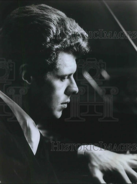 1975 Press Photo Van Cliburn Pianist - cvp05377 - Historic Images