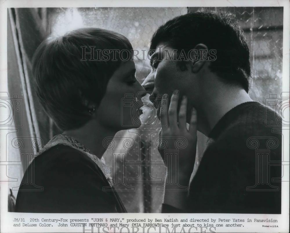 1970 Press Photo Mia Farrow Dustin Hoffman in John and Mary - cvp18325 - Historic Images