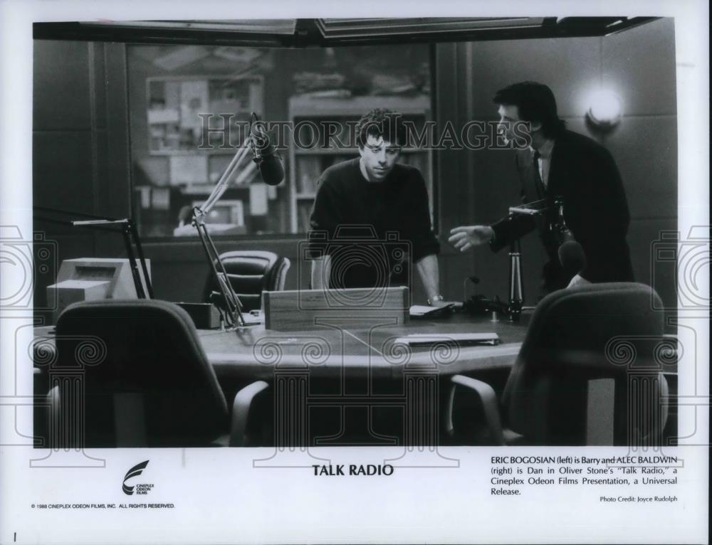 1989 Press Photo Eric Bogosian and Alec Baldwin star in Talk Radio - cvp12336 - Historic Images
