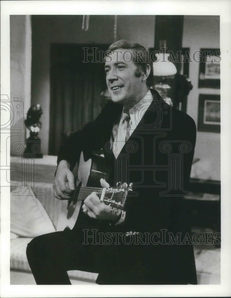 1971 Press Photo Val Doonican on The Val Doonican Show - cvp03865 - Historic Images