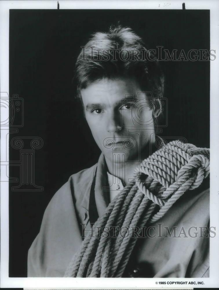 1985 Press Photo Richard Dean Anderson on MacGyver - cvp08713 - Historic Images