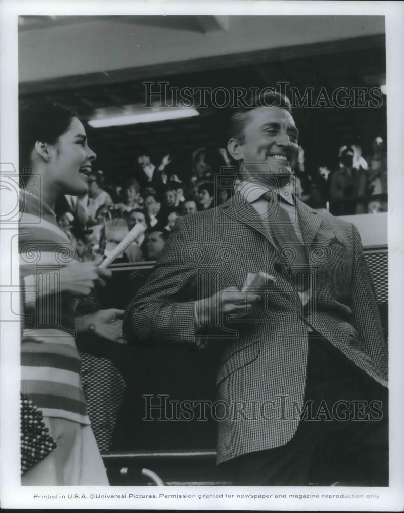 1969 Press Photo Kirk Douglas in A Lovely Way to Die - cvp03881 - Historic Images