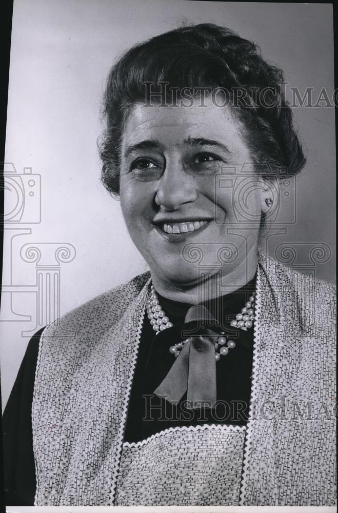 1957 Press Photo Gertrude Molly Berg - cvp00863 - Historic Images