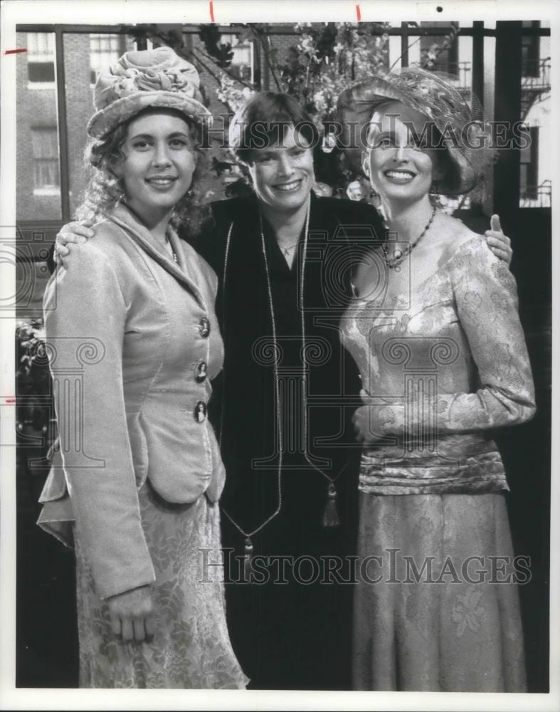 1996 Press Photo Jessica Hecht Candace Gingrich Jane Sibbett on Friends - Historic Images