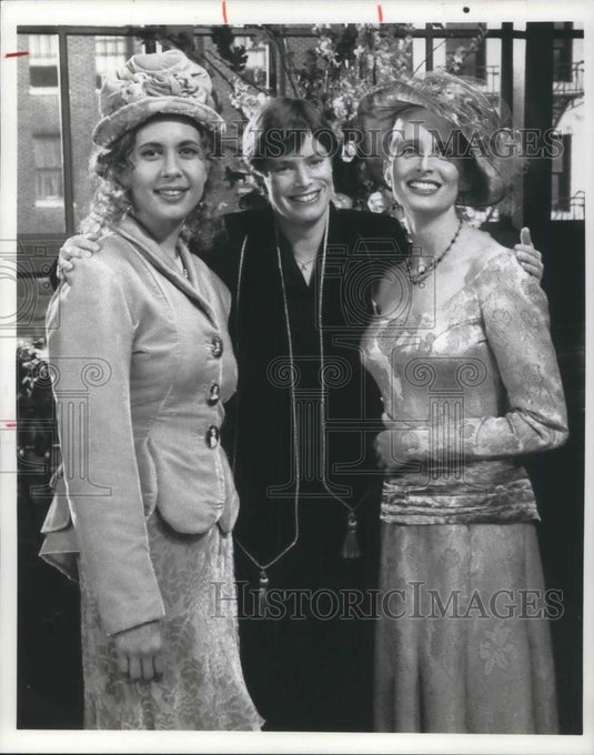 1996 Press Photo Jessica Hecht Candace Gingrich Jane Sibbett on Friends - Historic Images