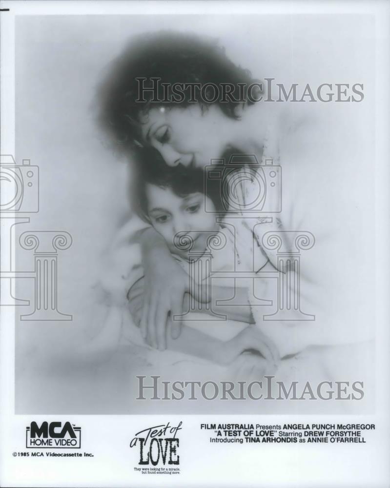 1986 Press Photo Angela Punch McGregor and Tina Arhondis in A Test of Love - Historic Images