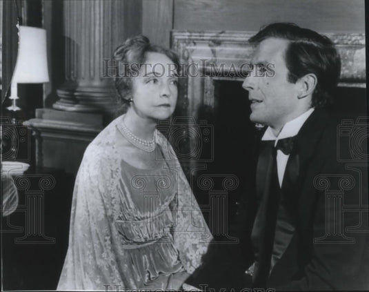 1982 Press Photo Lillian Gish and Fritz Weaver star in The Family Reunion 1958 - Historic Images