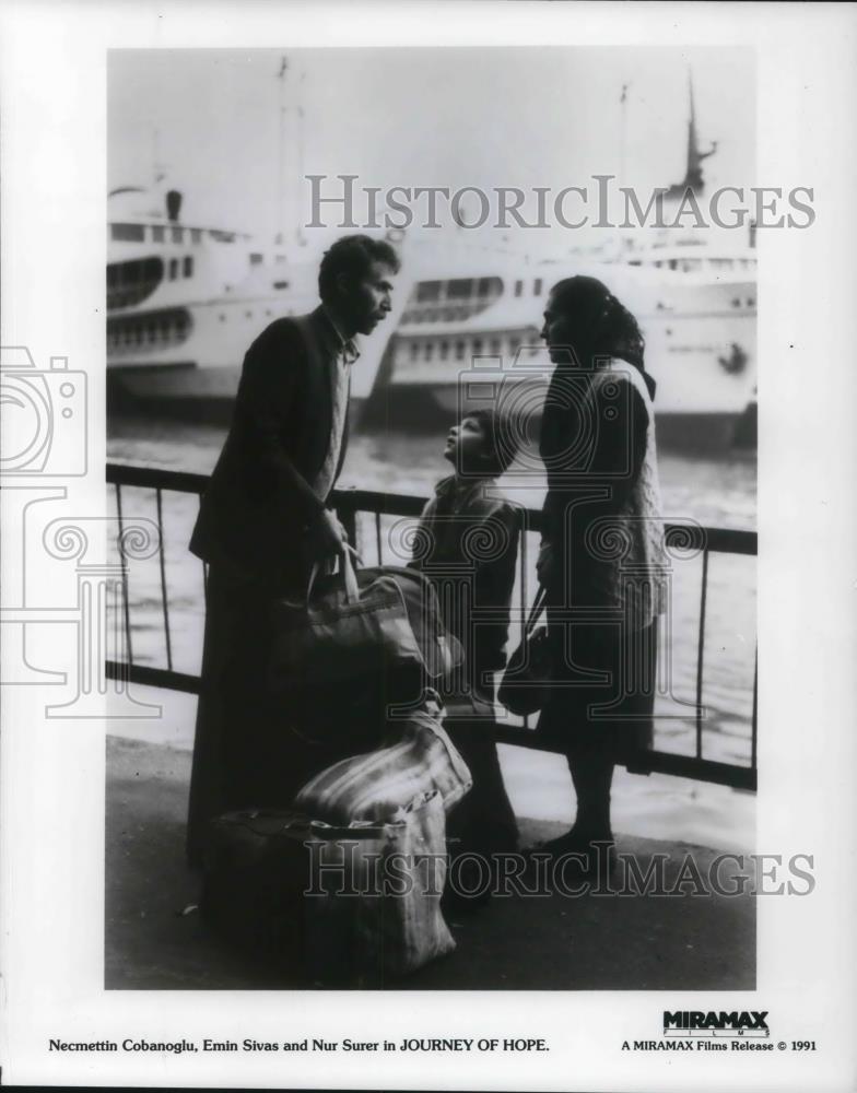 1933 Press Photo Necmettin Cobanoglu Emin Sivas and Nur Surer in Journey of Hope - Historic Images
