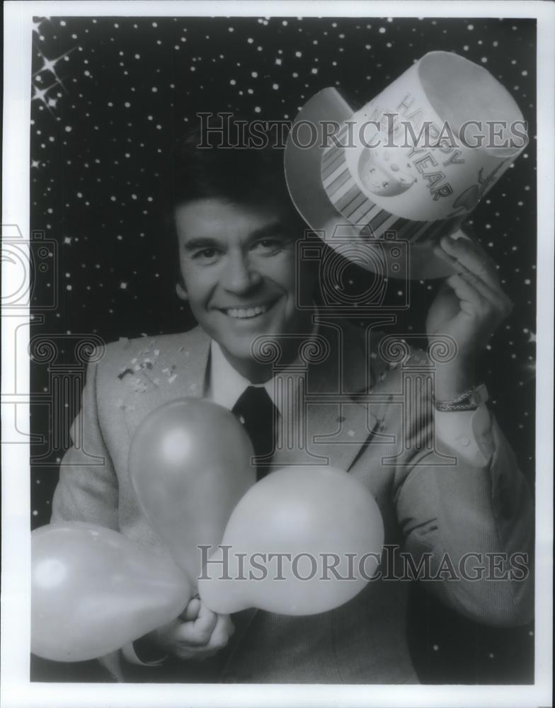 1984 Press Photo Dick Clark hosts Dick Clark&#39;s New Year&#39;s Rockin Eve 1982 - Historic Images