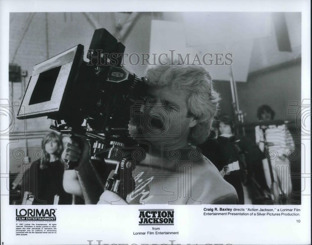 1988 Press Photo Craig R. Baxley Director Filming Scene from Action Jackson - Historic Images