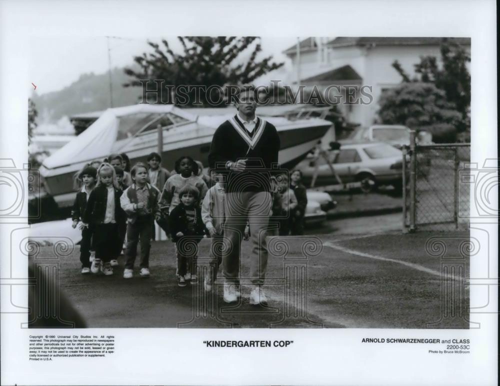 1991 Press Photo Arnold Schwarzenegger and Pamela Reed in Kindergarten Cop - 727 - Historic Images