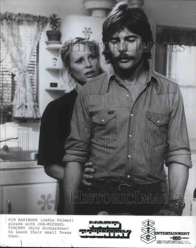 1990 Press Photo Kim Basinger and Jan-Michael Vincent in Hard Country - Historic Images