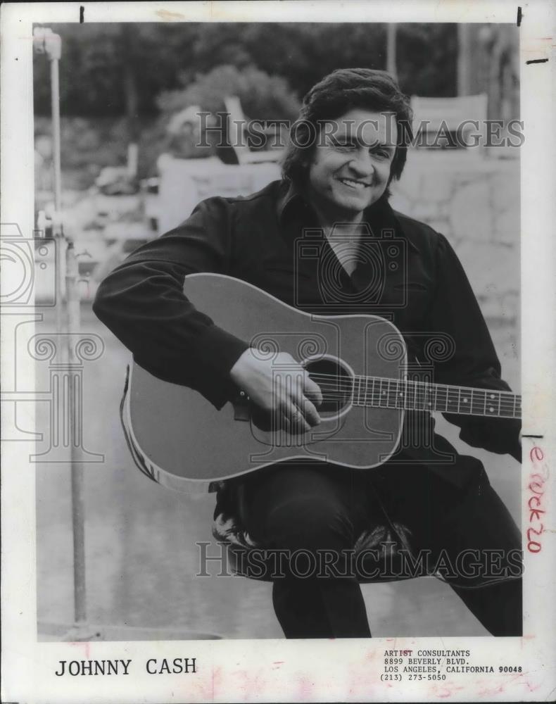 1974 Press Photo Johnny Cash Country Singer Songwriter Musician Actor - Historic Images