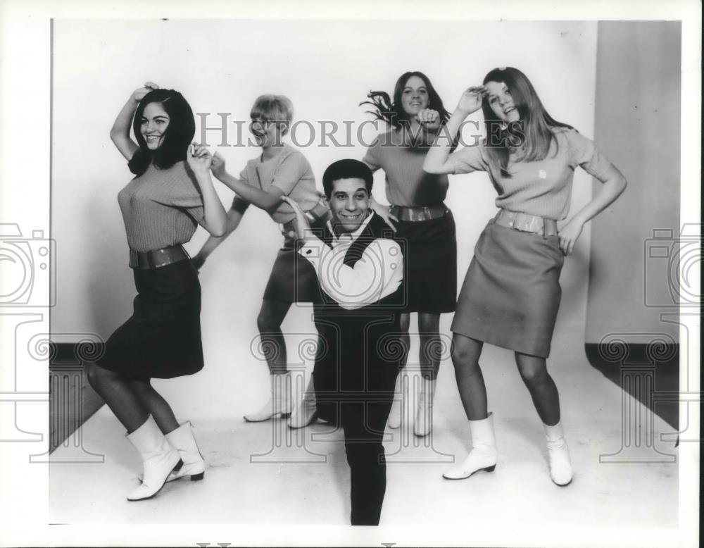 1988 Press Photo Upbeat - cvp10474 - Historic Images