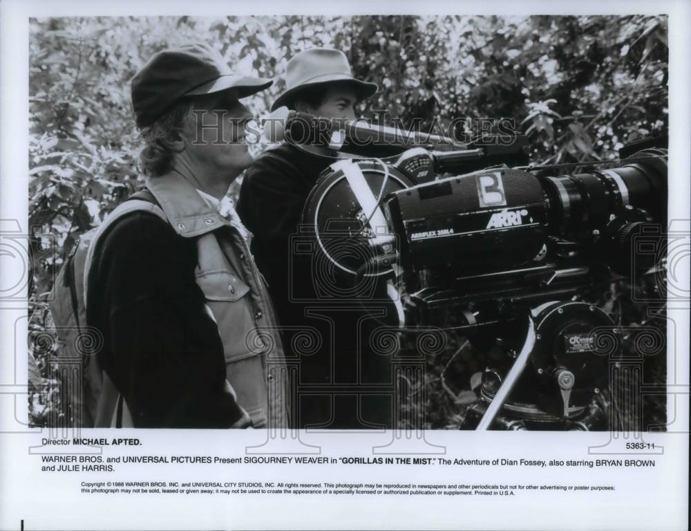 1989 Press Photo Michael Apte Director of Gorillas in the Mist - cvp19257 - Historic Images