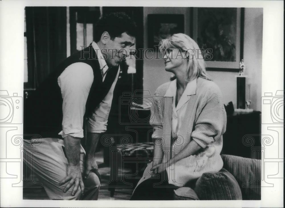 1986 Press Photo Dee Wallace Stone & Elliot Gould in Together We Stand - 445 - Historic Images