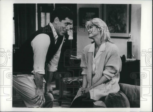 1986 Press Photo Dee Wallace Stone & Elliot Gould in Together We Stand - 445 - Historic Images