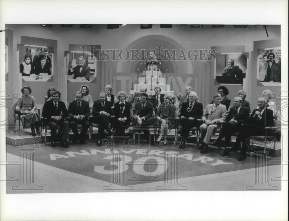 1986 Press Photo Today&#39;s 30th Anniversary Anchors Present and Past - cvp10326 - Historic Images