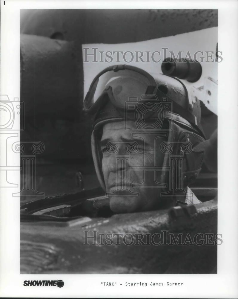 1985 Press Photo James Garner in Tank - cvp11384 - Historic Images