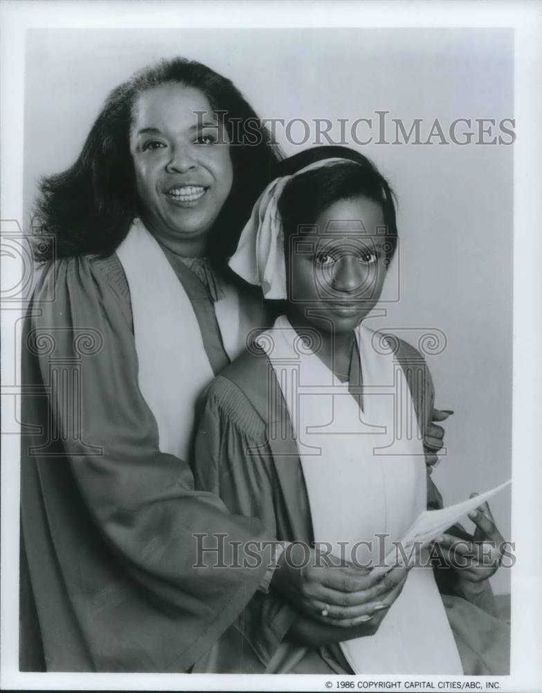 1986 Press Photo Della Reese and Tempest Bledsoe in The Gift of Amazing Grace - Historic Images