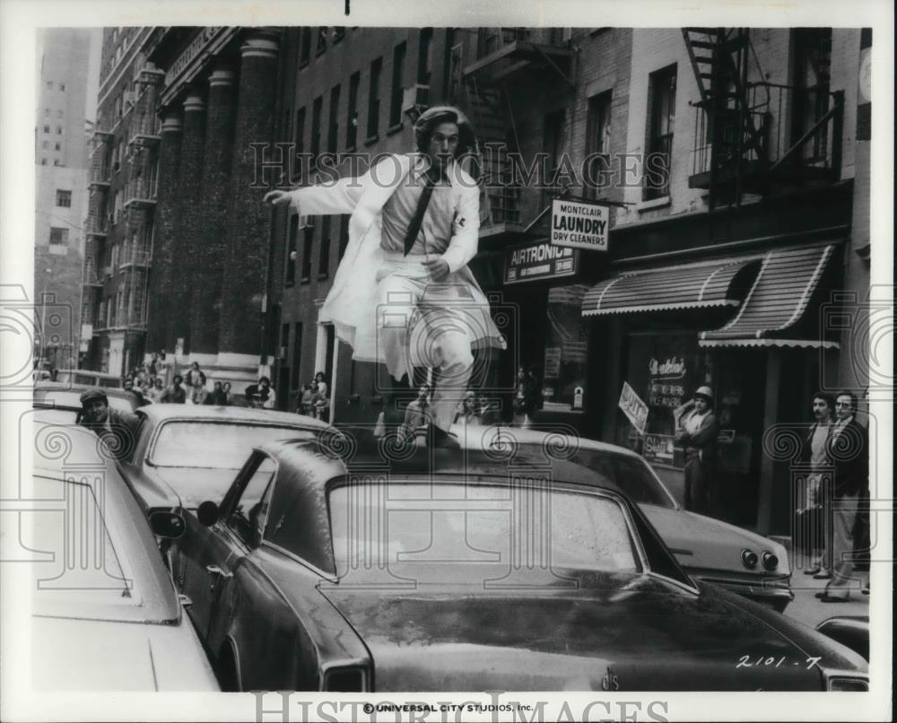 1977 Press Photo Henry Winkler in Heroes - cvp12520 - Historic Images