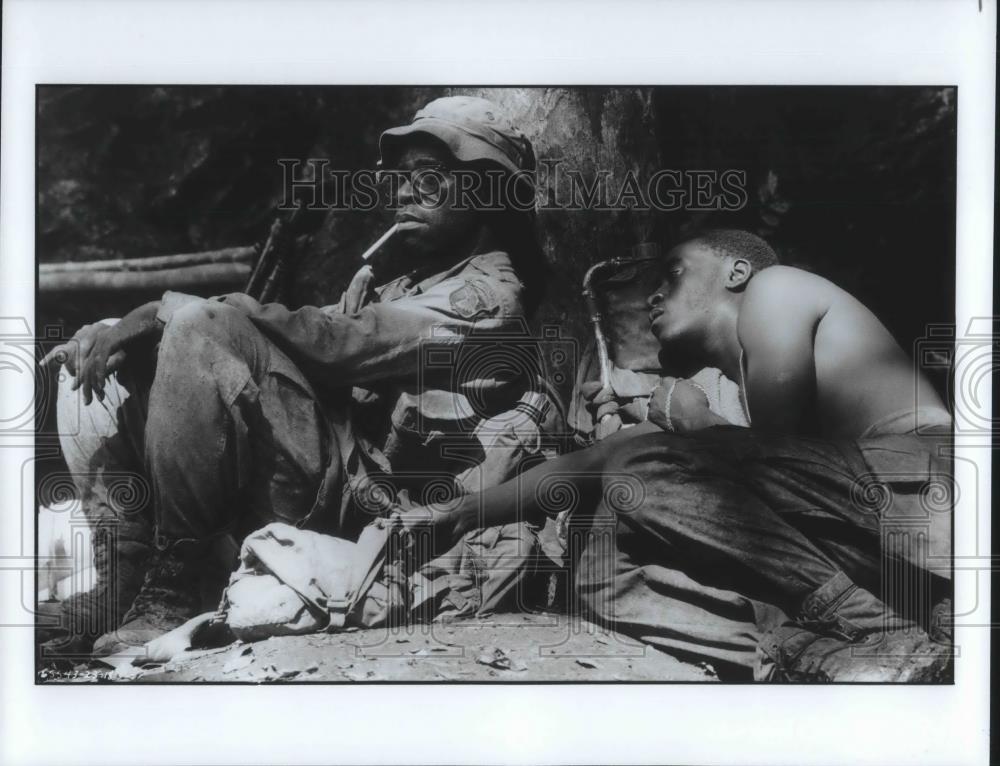 1989 Press Photo Don Cheadle and Courtney B. Vance in Hamburger Hill - cvp11464 - Historic Images