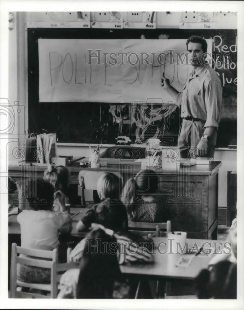 1990 Press Photo Arnold Schwarzengger in Kindergarten Cop - 678 - cvp19793 - Historic Images