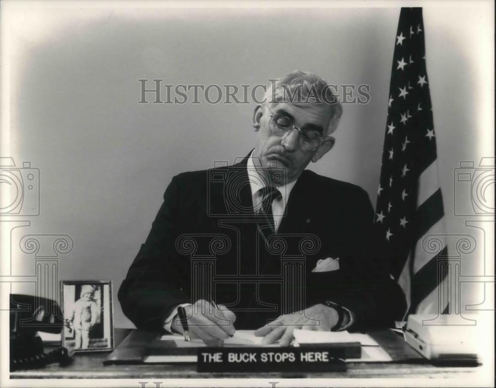 1987 Press Photo Bud Binns in Give Em Hell Harry at Huntington Playhouse - Historic Images