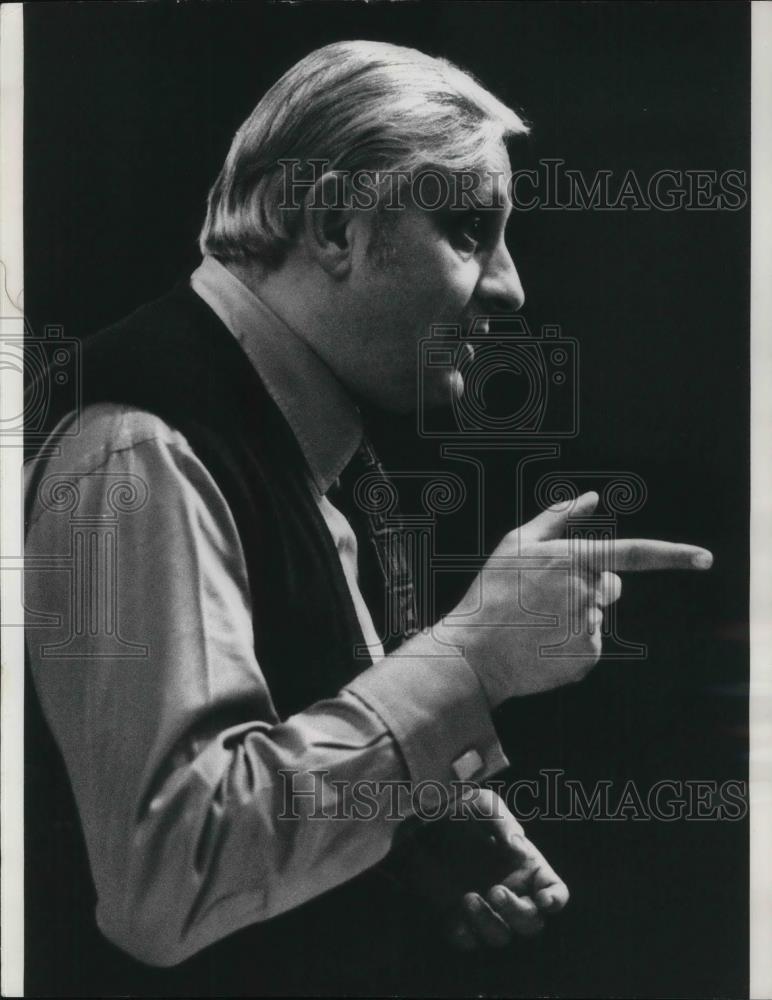1972 Press Photo Albert Hague Conducting Broadway Auditions - cvp17525 - Historic Images
