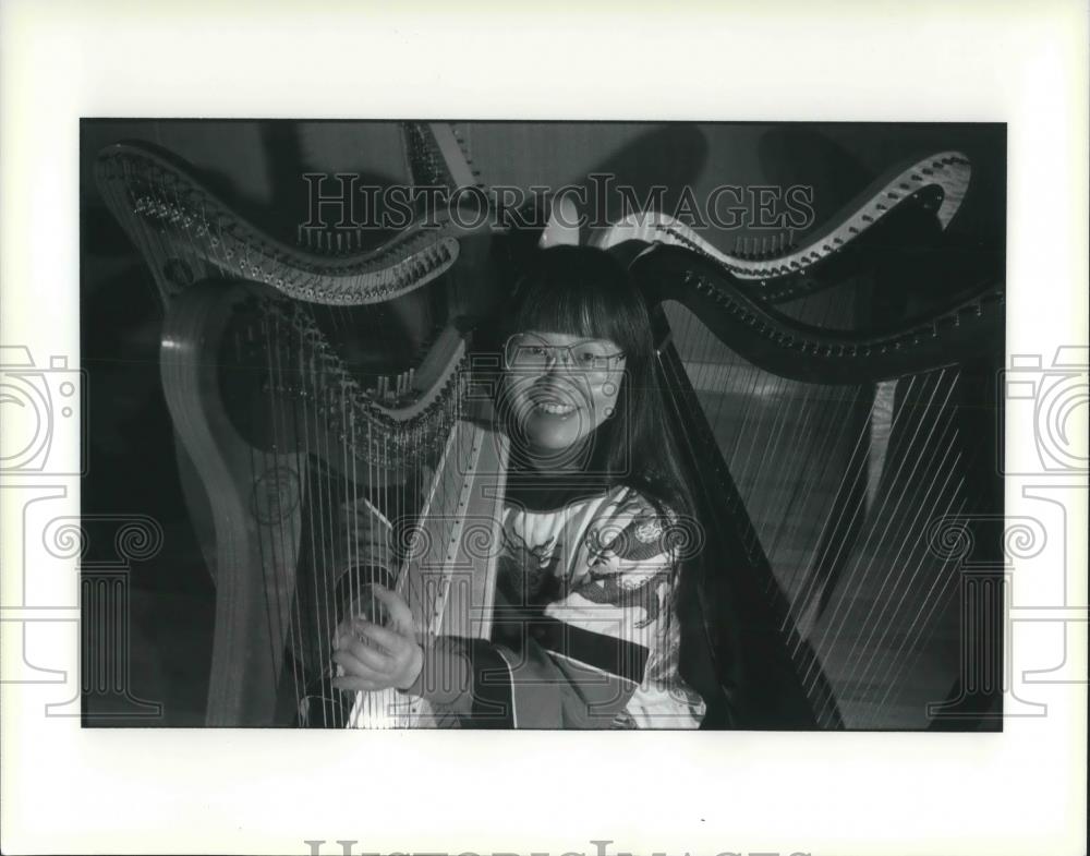 1994 Press Photo Jocelyn Chang Harpist Cleveland Symphony Orchestra So 1994-press-photo-jocelyn-chang-harpist-cleveland-symphony-orchestra-so