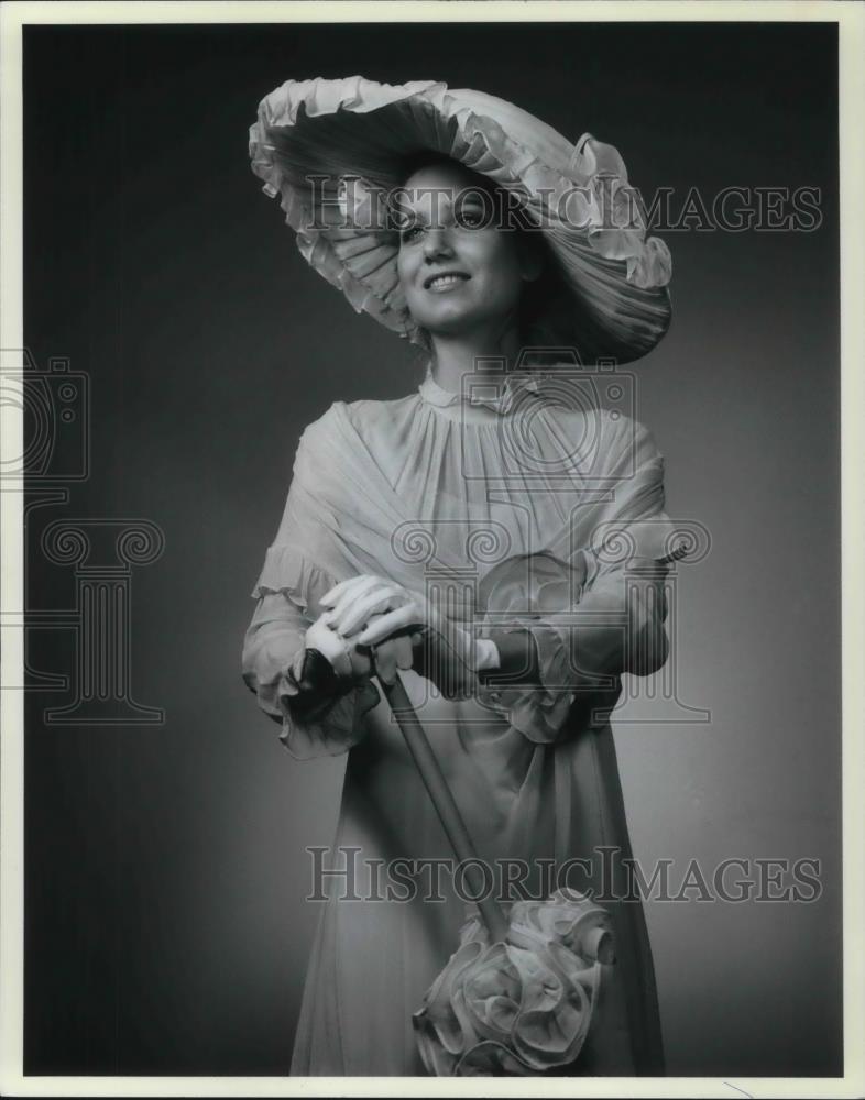 1985 Press Photo Lisa Gordon as Eliza - cvp17391 - Historic Images