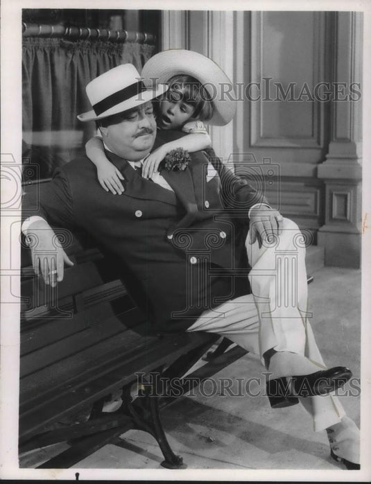 1967 Press Photo Jackie Gleason and Linda Bruhl in Papa's Delicate Condition - Historic Images