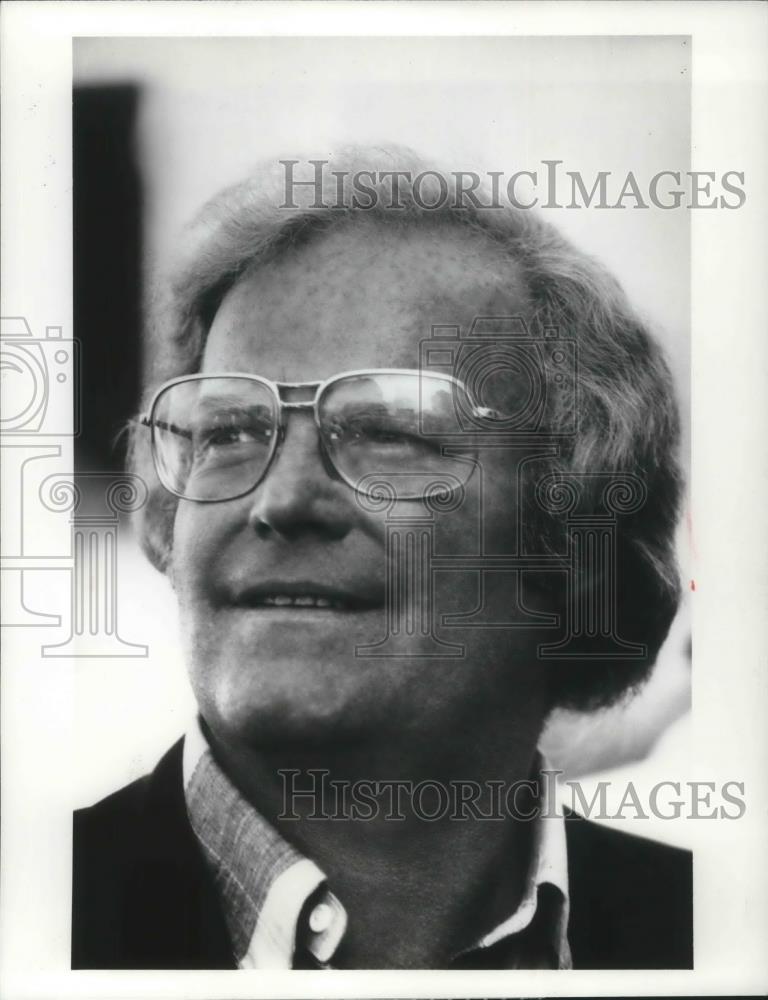 1998 Press Photo Roone Arledge at Olympic Games XXI Reporting - cvp08262 - Historic Images