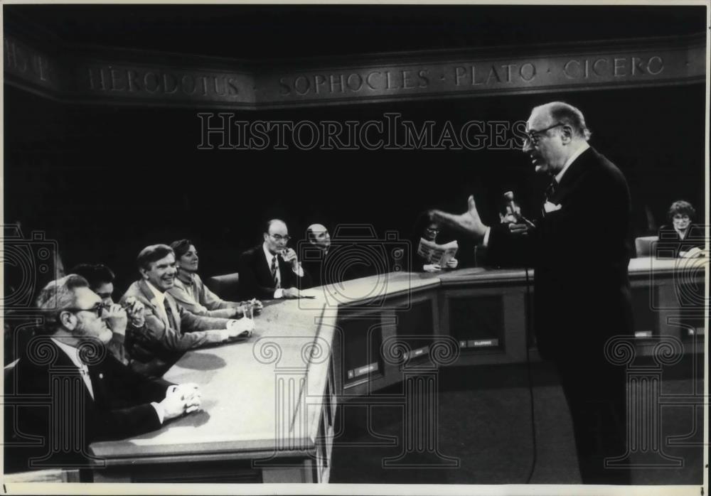 1969 Press Photo Fred Friendly acts as host for Ethics in Amercia series - Historic Images
