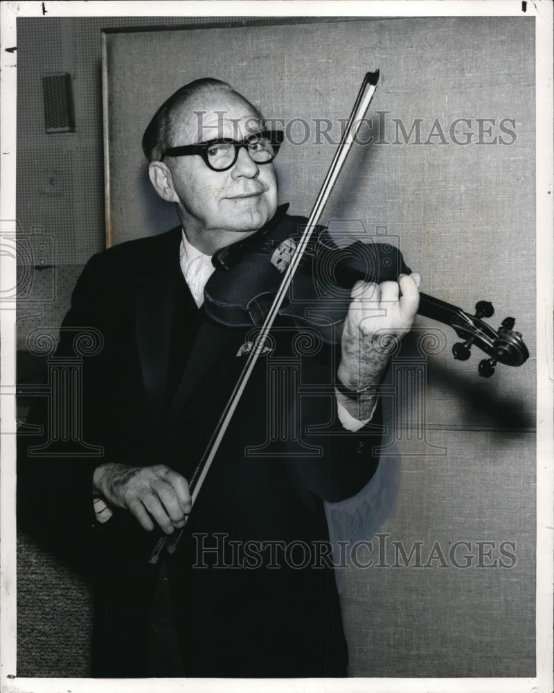 1969 Press Photo Jack Benny Musician - cvp00858 - Historic Images