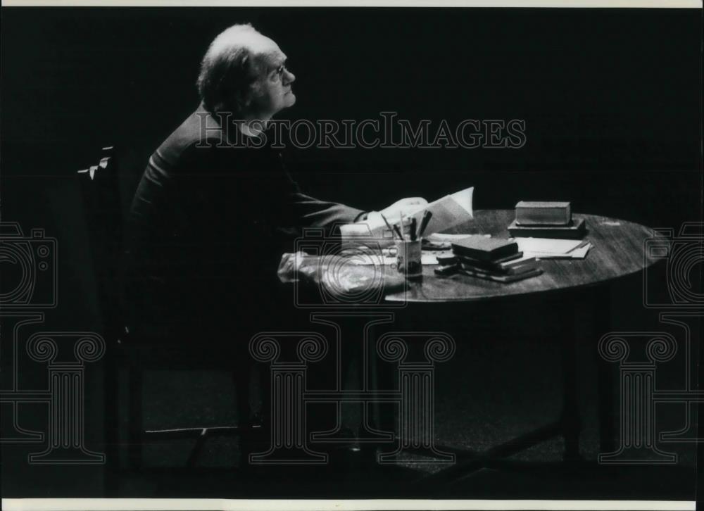 1990 Press Photo Michael Gambon stars in Man of the Moment London Globe Theater - Historic Images