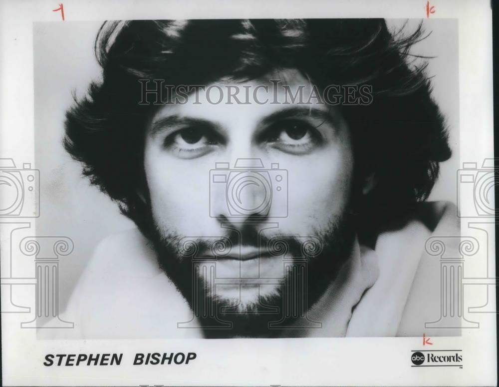 1977 Press Photo Stephen Bishop Blues Rock Singer Songwriter Musician Actor - Historic Images